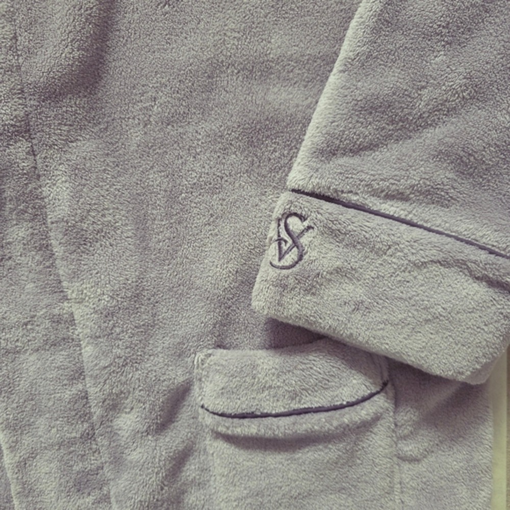 Victoria's Secret Long Robe Large Grey Plush Fleece Shawl Collar Cozy Loungewear - Picture 4 of 8